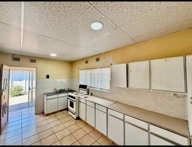 3 BEDROOM HOUSE FOR SALE IN VANDERBIJLPARK CW 4